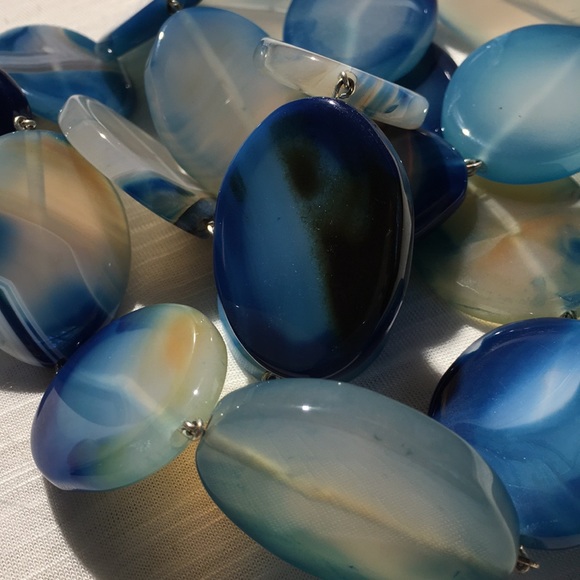 Fire blue agate oval flat bead necklace - Picture 2 of 5